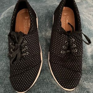 Toms navy and black sneakers.  Size 9W.